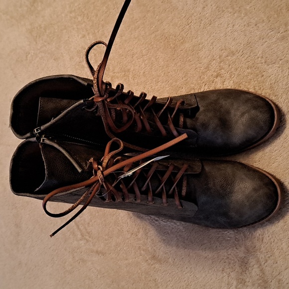 C Comfort Mid Calf Boots - NWT - Sz. 11W - Picture 1 of 6